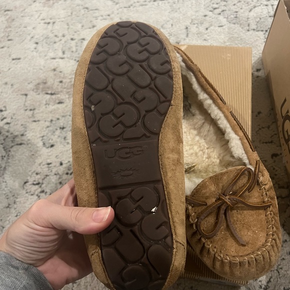 Ugg moccasin slippers - Picture 3 of 5